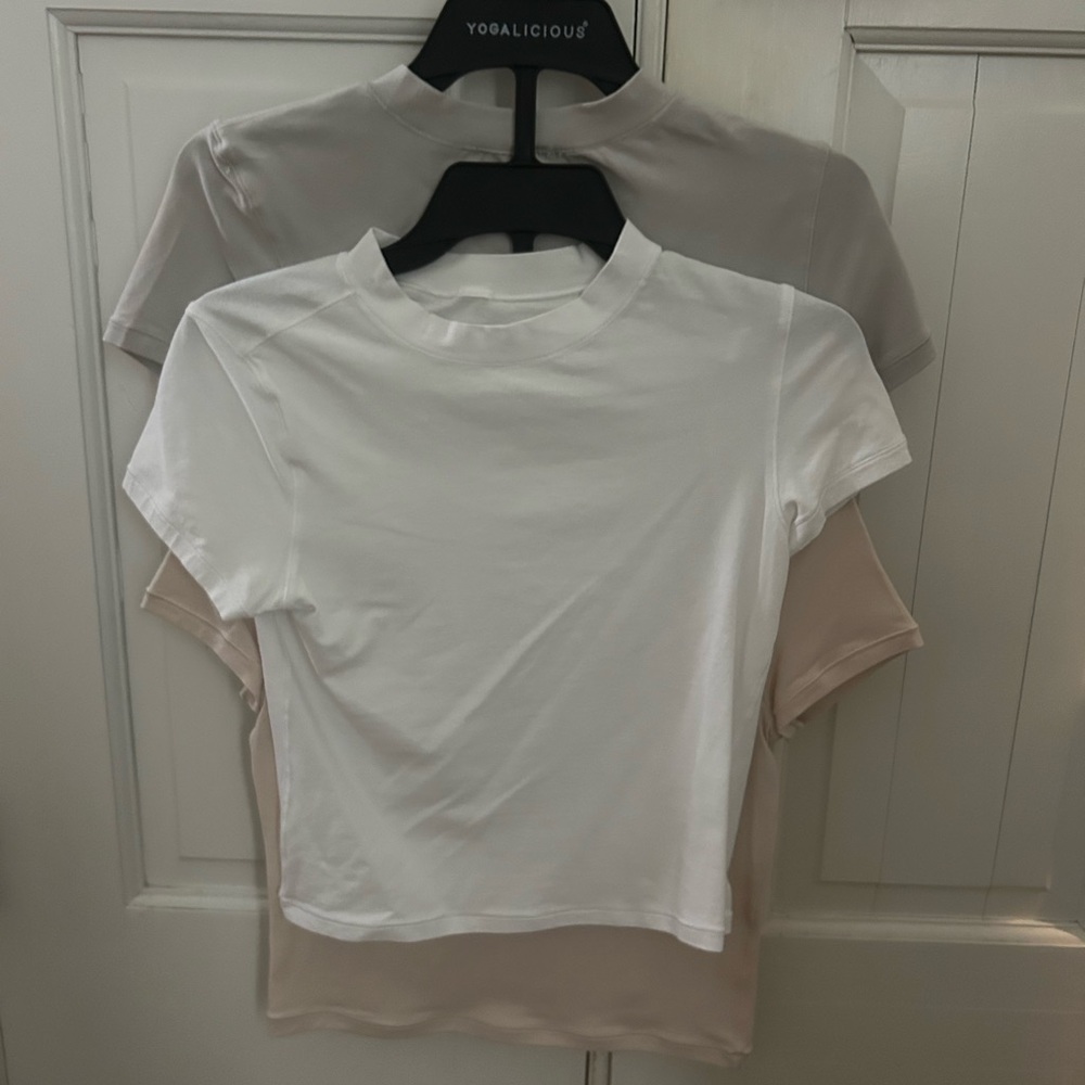 Yogalicious Women's White and Cream Short Sleeve Tees